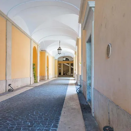 Easytopstay - Piazza Venezia Charming & Bright Апартаменты *