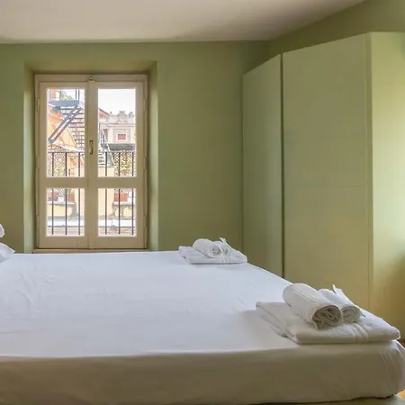 Easytopstay - Piazza Venezia Charming & Bright Апартаменты *