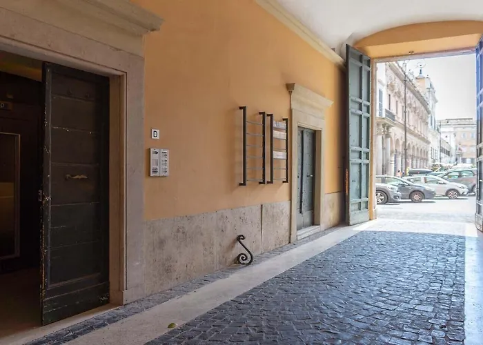 Апартаменты Easytopstay - Piazza Venezia Charming & Bright