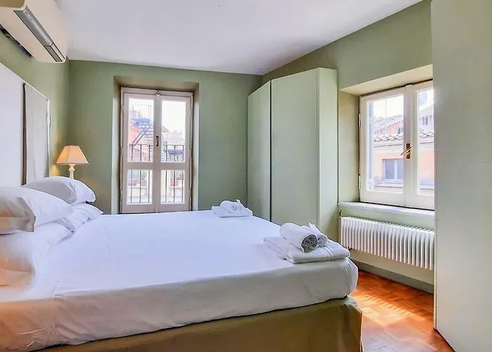 Апартаменты Easytopstay - Piazza Venezia Charming & Bright