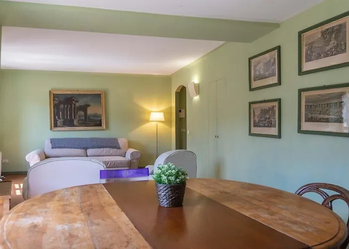 Easytopstay - Piazza Venezia Charming & Bright Апартаменты *