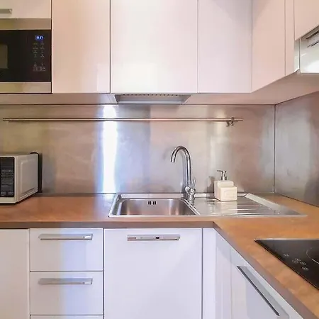 Easytopstay - Piazza Venezia Charming & Bright Apartman *