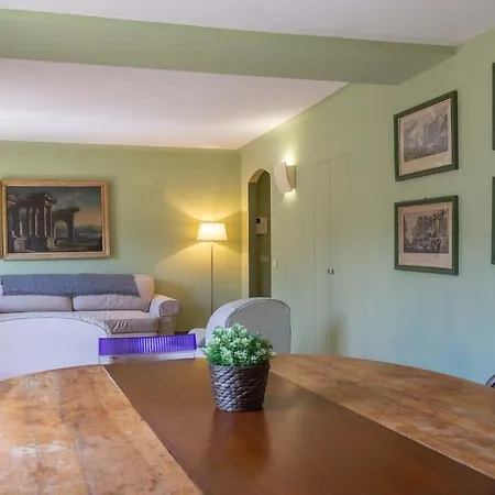 Easytopstay - Piazza Venezia Charming & Bright Apartman *
